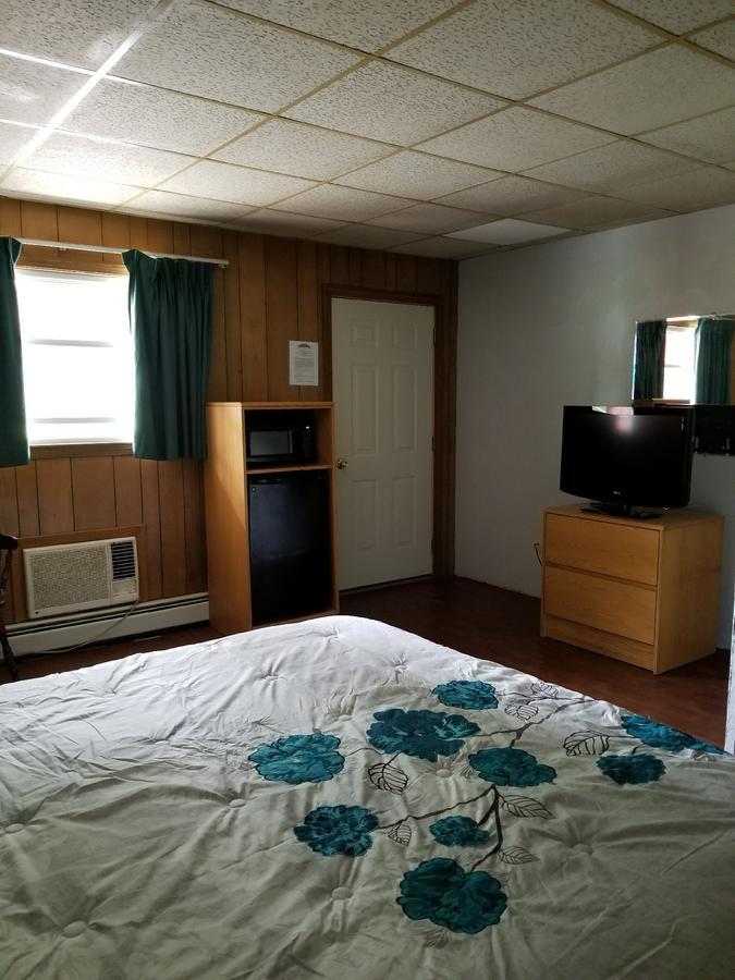 Pittsfield Motor Inn Exterior photo