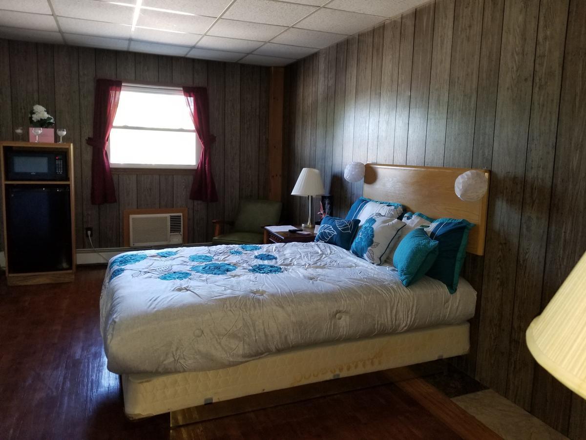 Pittsfield Motor Inn Exterior photo