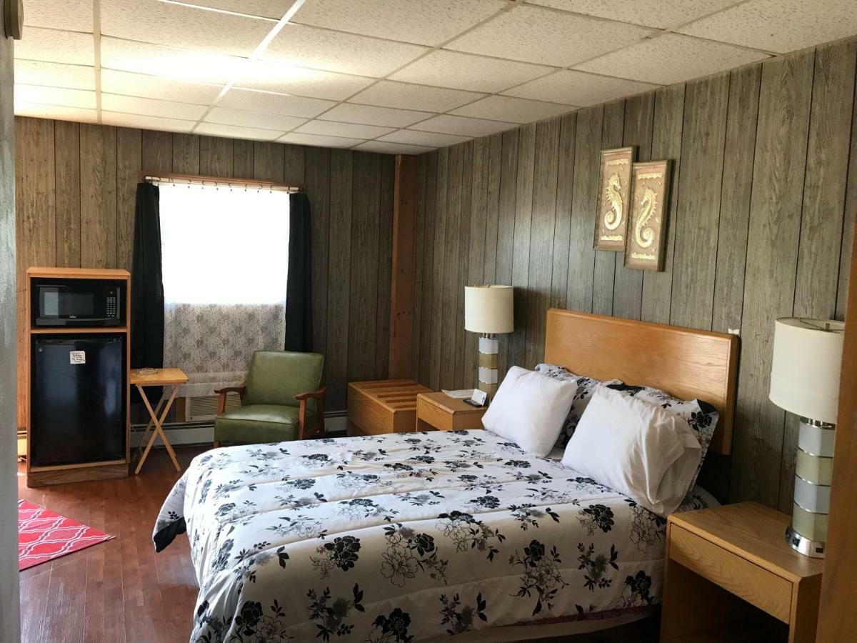 Pittsfield Motor Inn Exterior photo